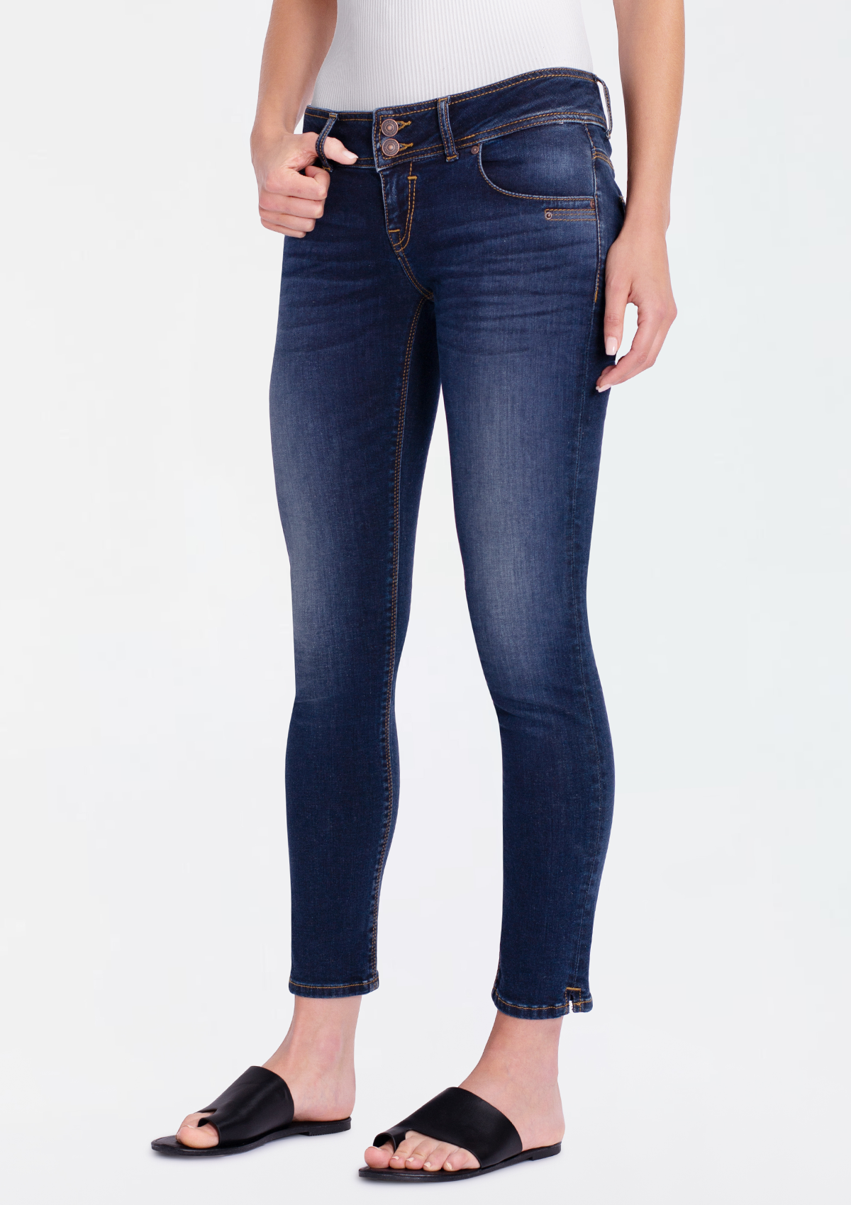 Georget Arlin Low Rise Slim Ankle Jean